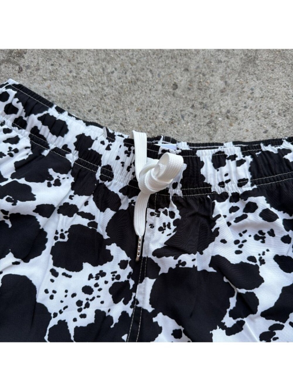 Cove Shorts Cow Print Mens Black White 30 Athletic Gym 5" Inseam Drawstring - Picture 3 of 6